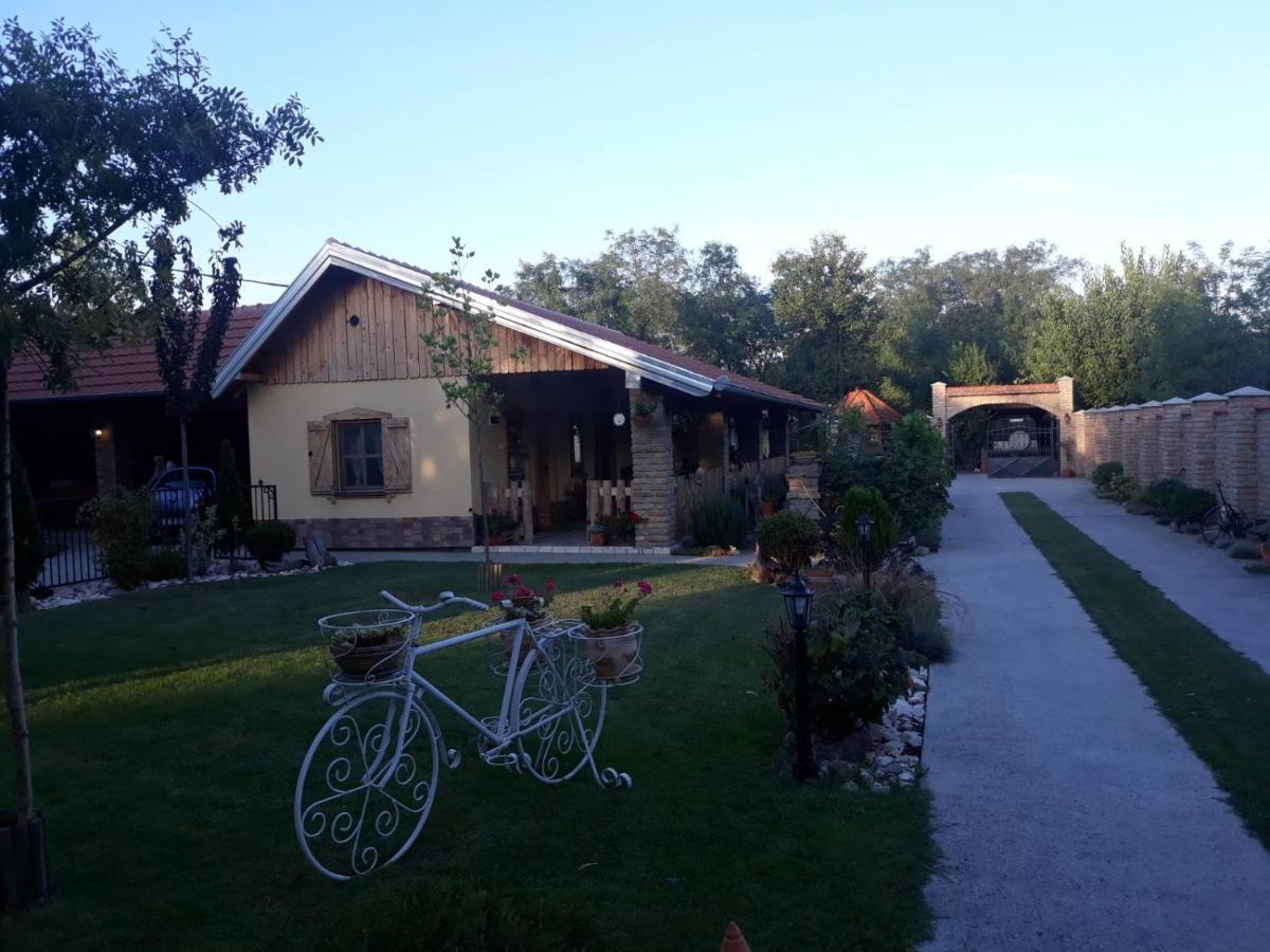 Rita Apartman & Studio Зренянин Екстериор снимка